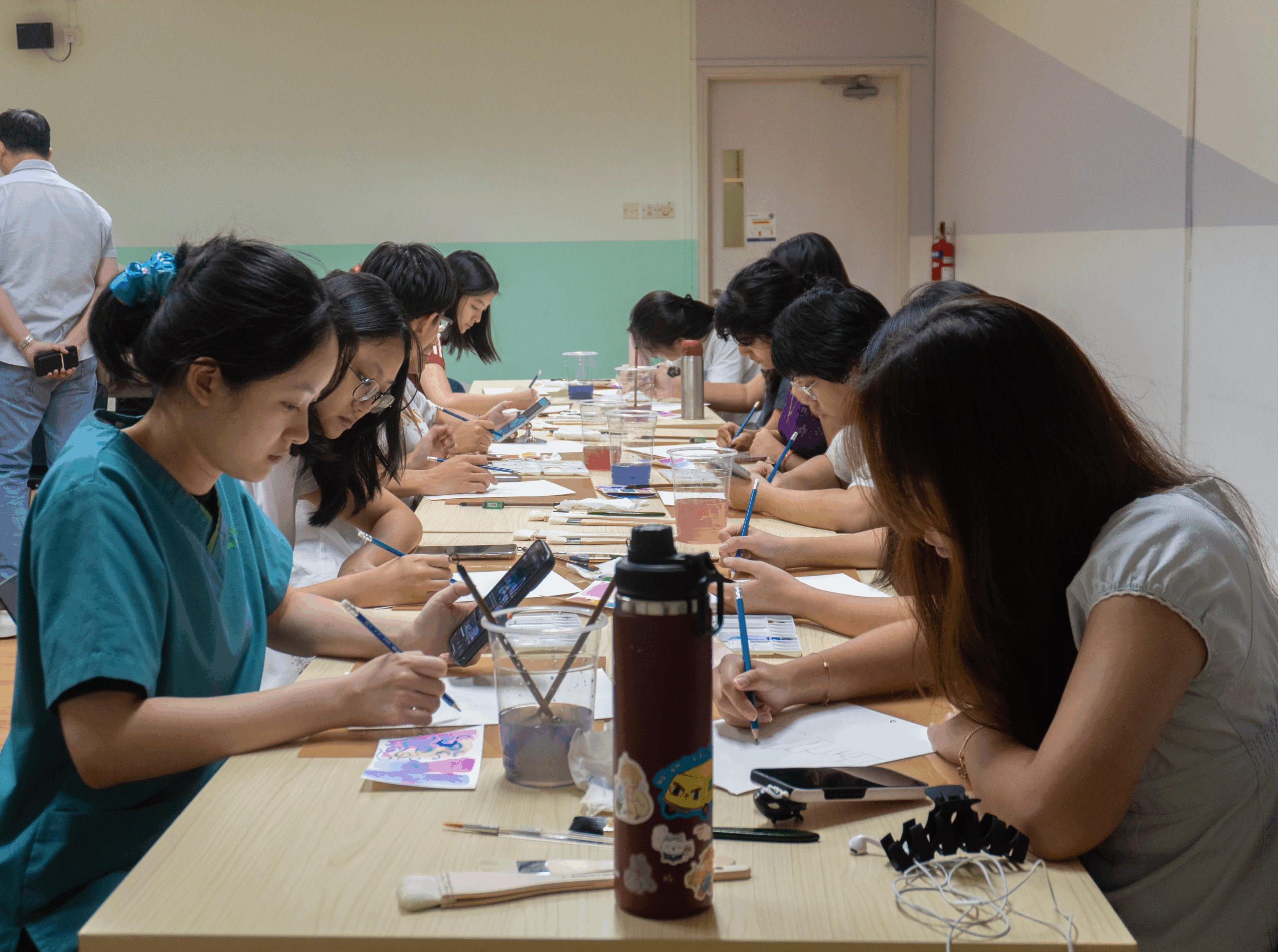 Helixians with their first watercolor painting experience. 